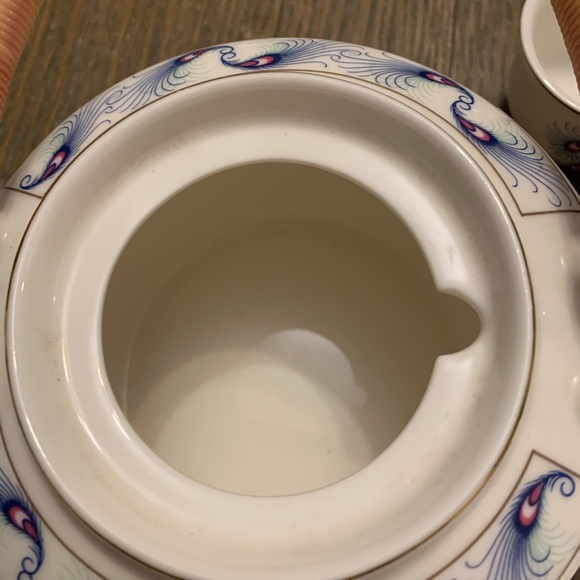 Vintage Snow Bone China Teapot with 6 cups - Picture 7 of 14